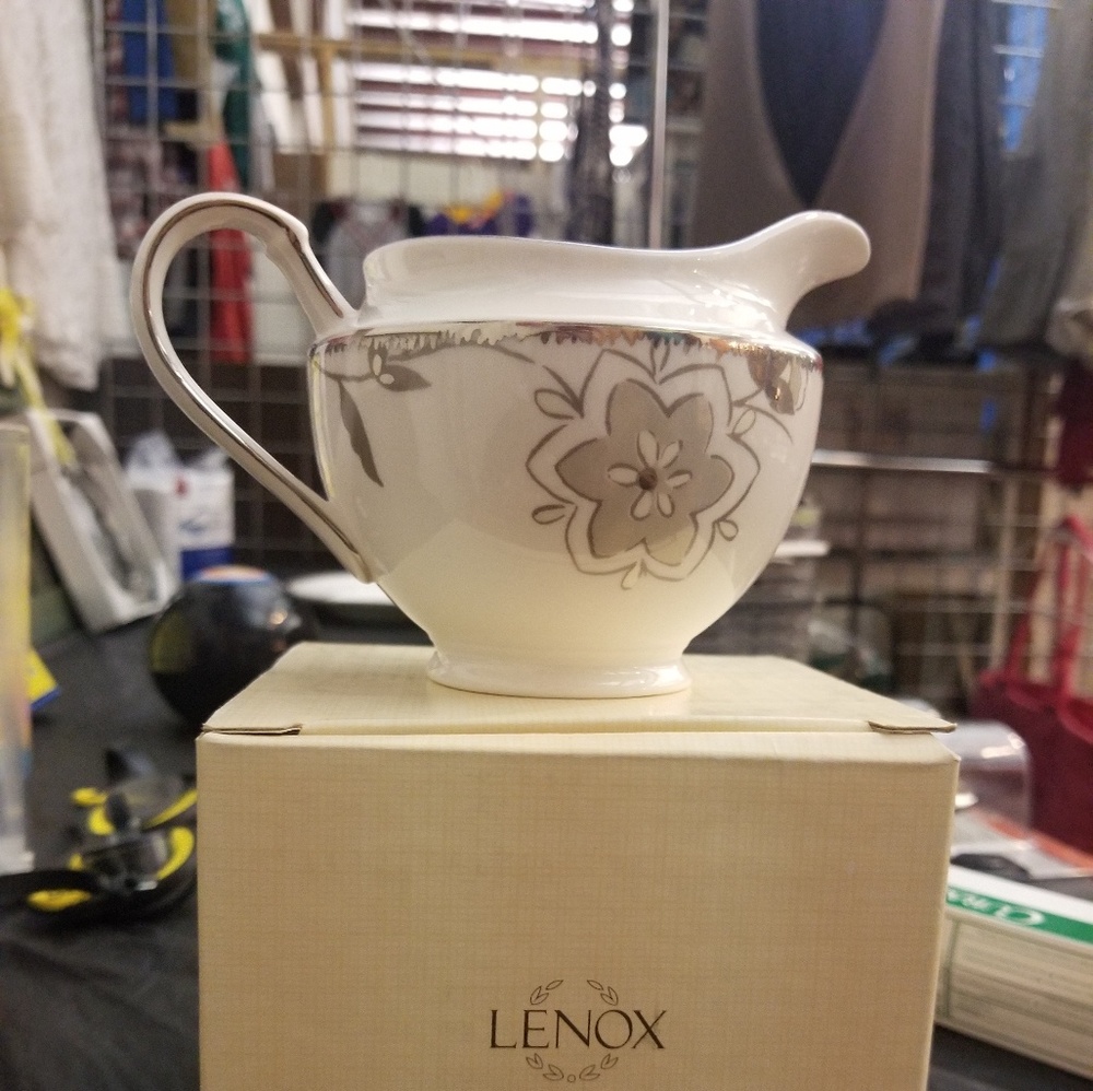 Lenox gravy poure